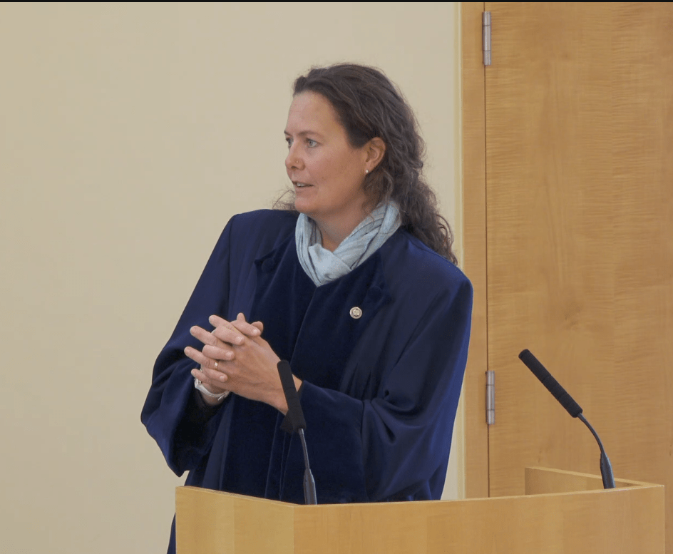 This image has an empty alt attribute; its file name is defense11-2.png